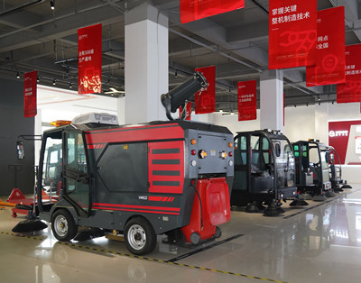 揚(yáng)子S10電動(dòng)掃地車助力蒙牛圣牧高科，打造綠色高效清潔新標(biāo)桿